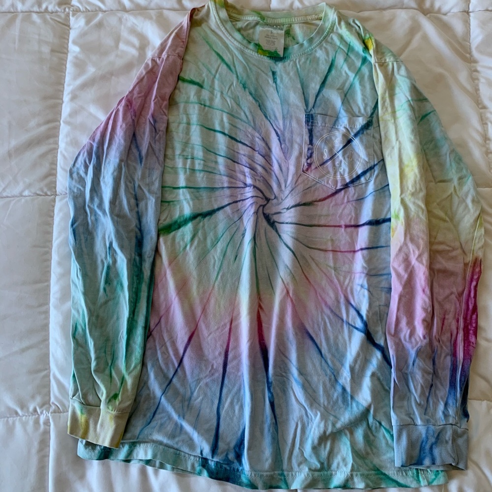 tie-dye long sleeve